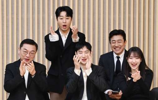 몇년이 지나서 조금 나이 먹은것 같음